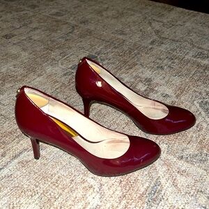 MICHAEL KORRS burgundy patent pumps size 8